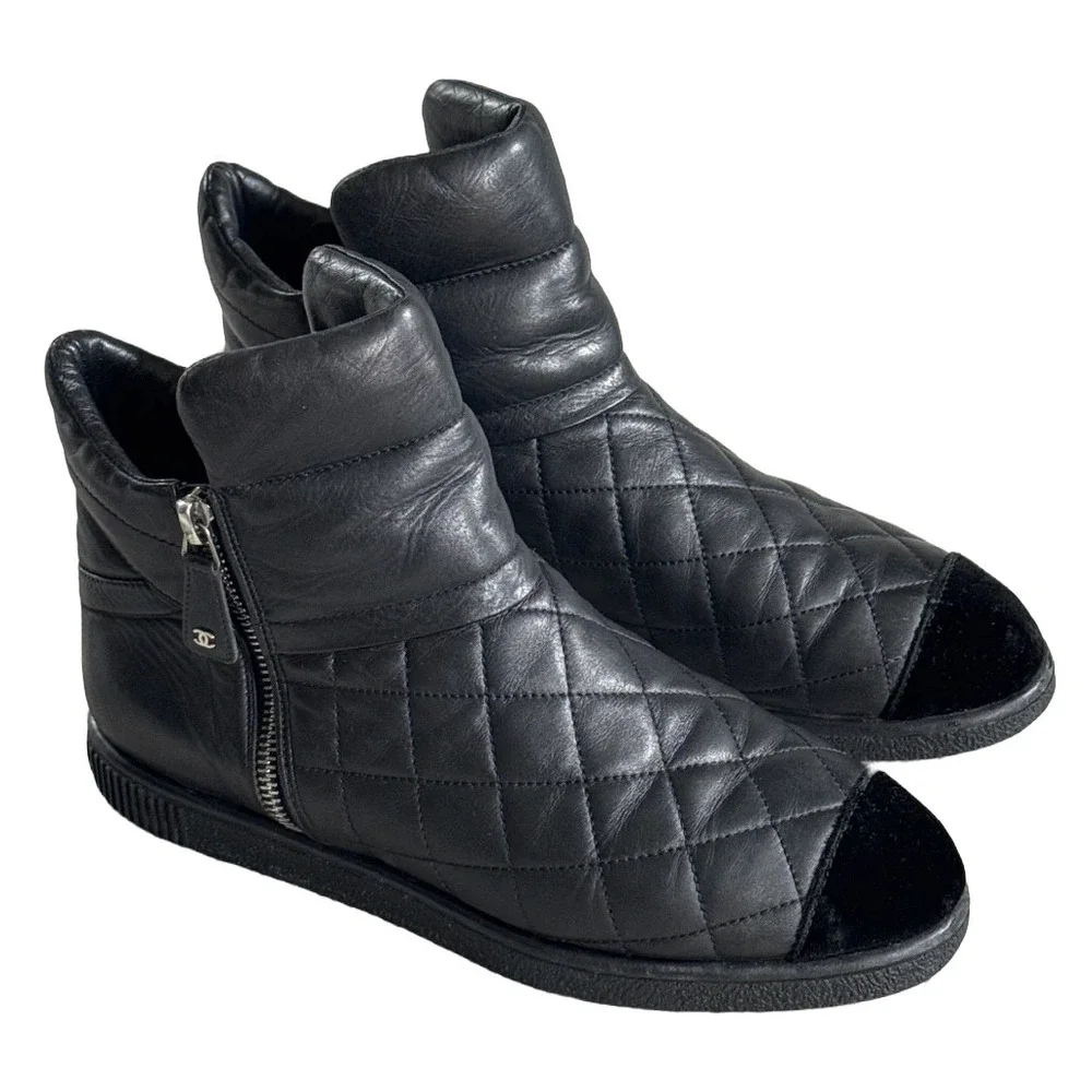 Chanel Black Quilted Leather Velvet Cap Toe Zip Mismatched Sizes R37.5 L38.5